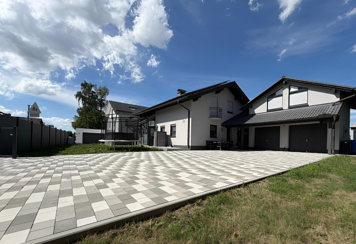 Familienglück mit Extra – modernisiertes Wohnhaus mit Einliegerwohnung, 84478 Waldkraiburg, Einfamilienhaus