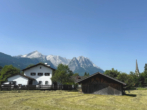 Aussenansicht mit Umgebung - Traumhaftes Refugium in Garmisch-Partenkirchen: Ruhe und Natur pur