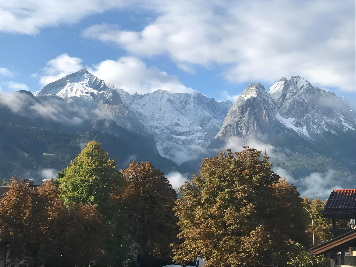 Alpenqualität clever genutzt: Selbst wohnen & vermieten, 82467 Garmisch-Partenkirchen, Mehrfamilienhaus