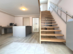 Aufgang mit Treppenlift - Ein Haus für alle Lebensphasen – barrierefrei in Andechs